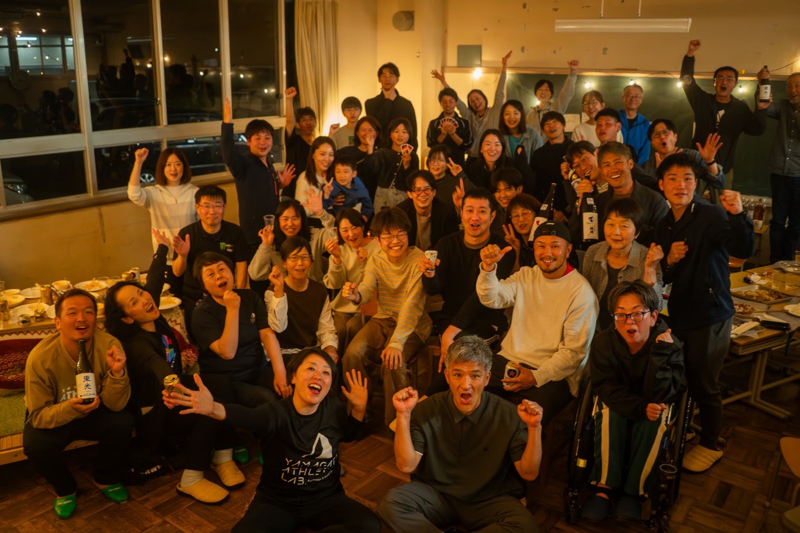 教室での大人数の集合写真